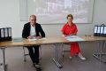 Polizeipräsidentin bei der Unterschrift